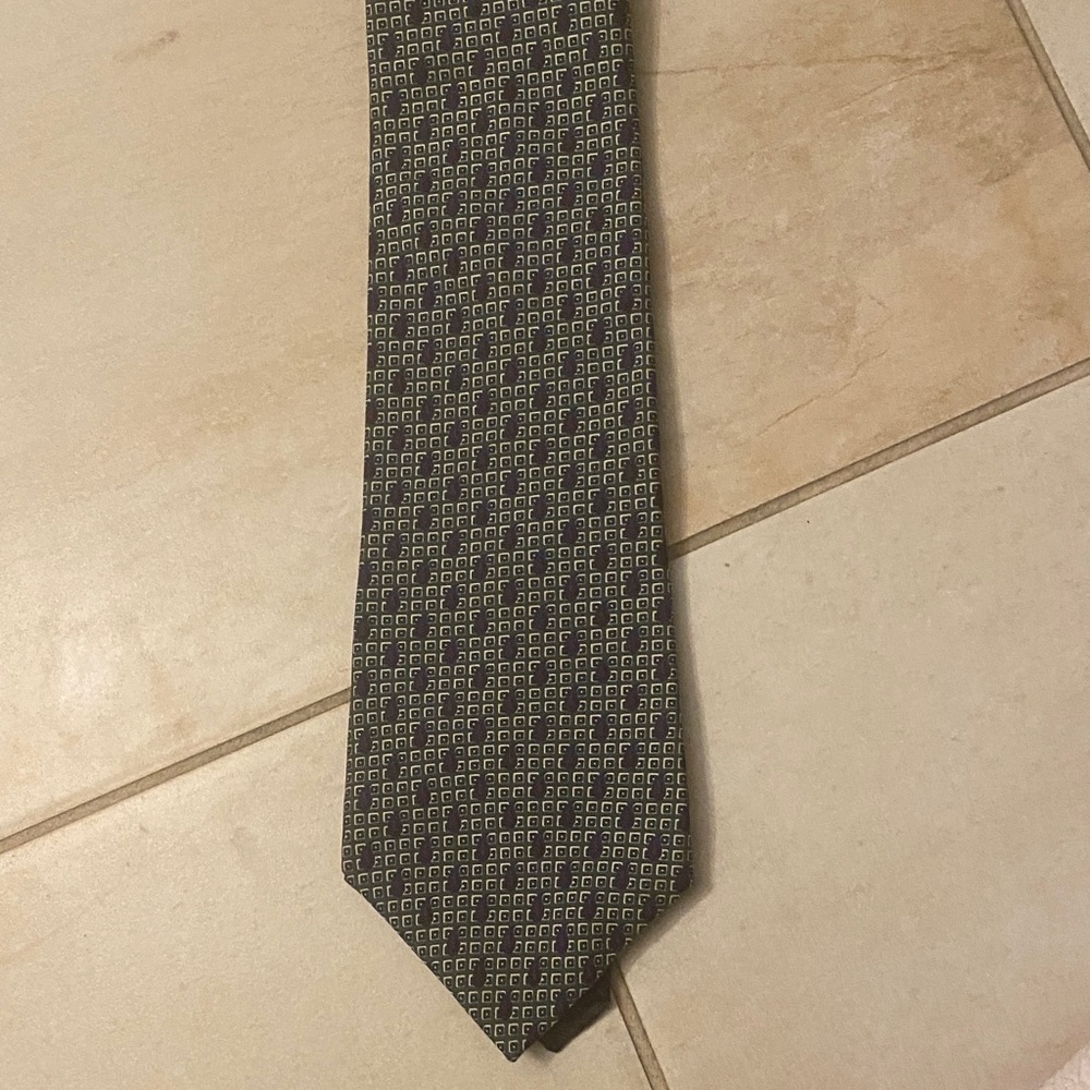 Sophisticated Hunter green and Beige Patterned Men's Silk Tie.
